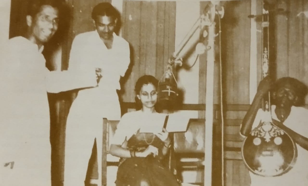 Neelakuil Song Record 