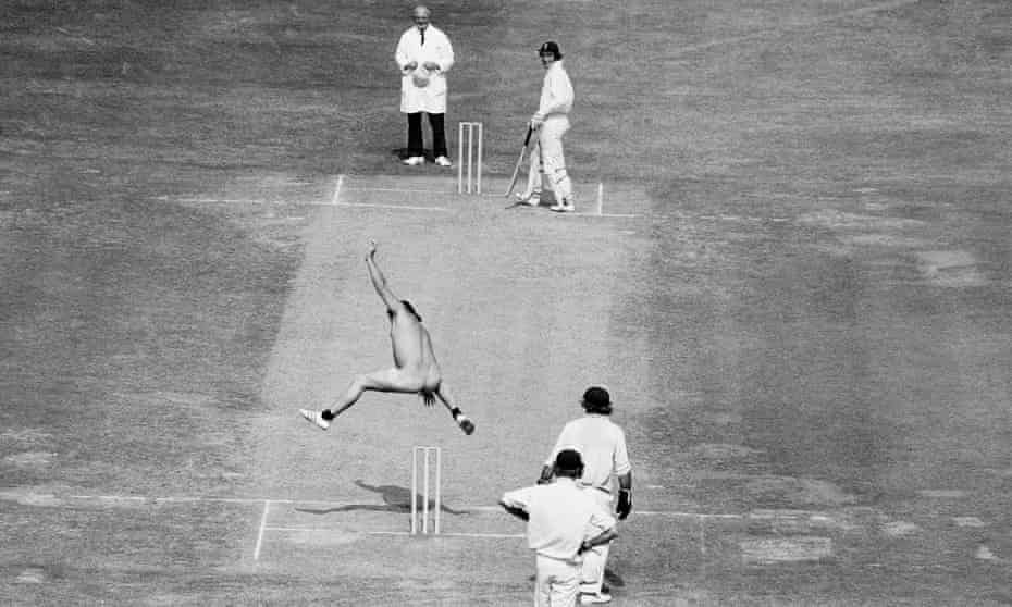 naked run at cricket pitch 