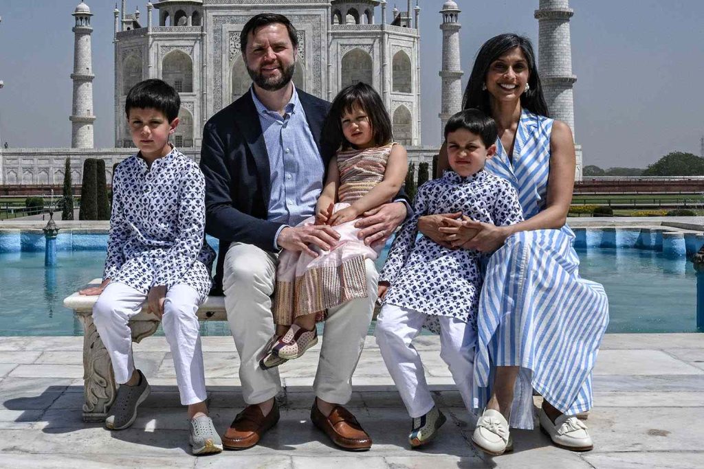 jd vance usha vance with kids at tajmahal